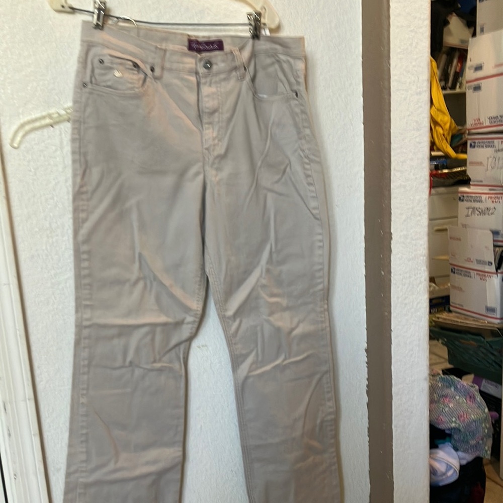 FINAL MARKDOWN Gloria Vanderbilt jeans 14